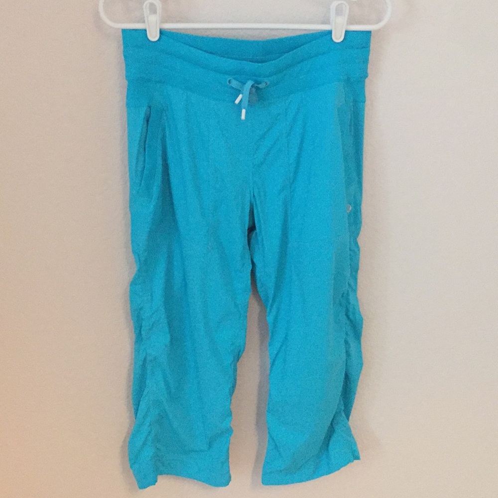 Lululemon blue studio crop